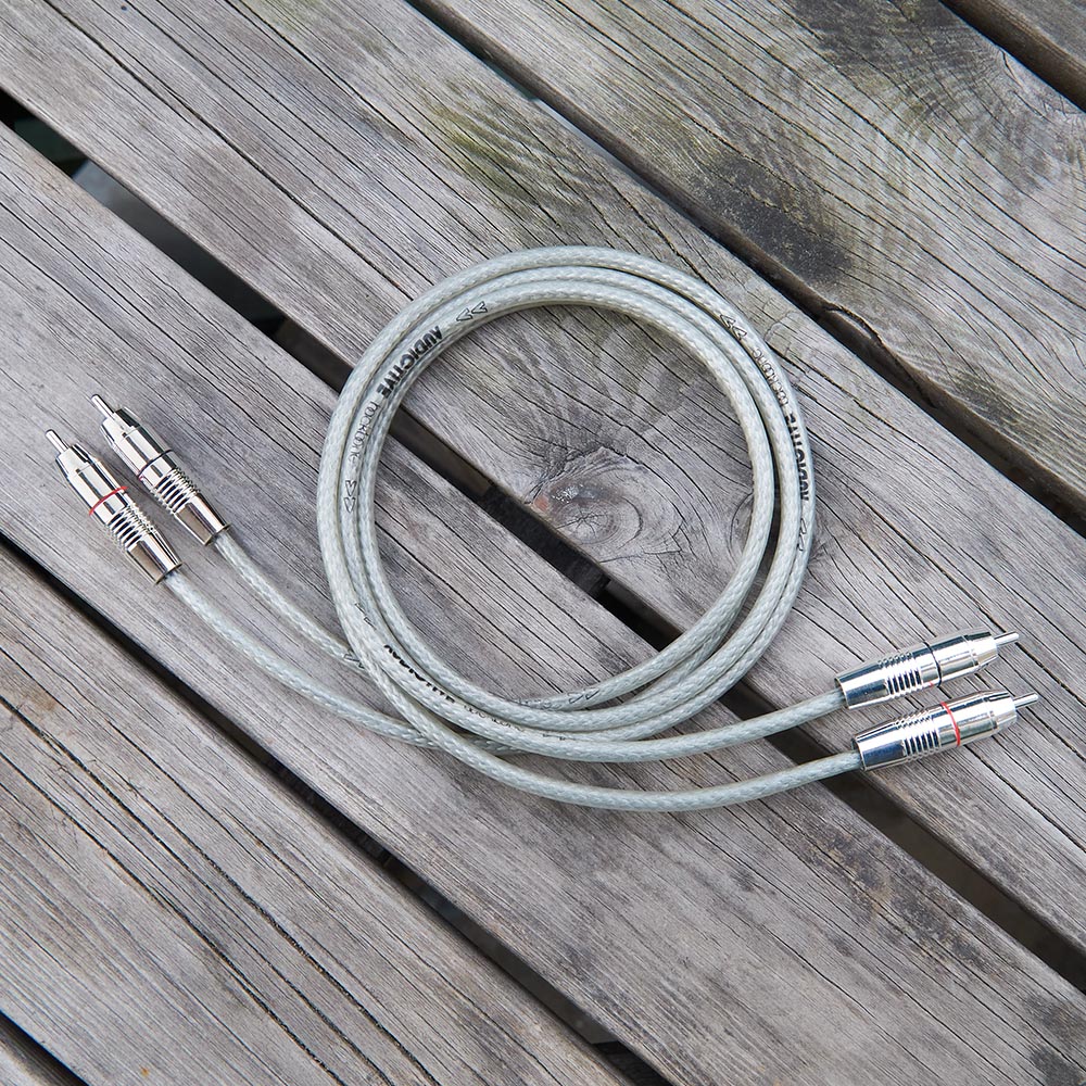 Audictive backbone cable with RCA connectors